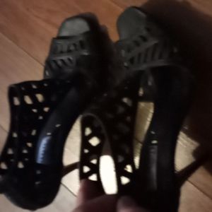 Bcbg leather sandal ,size 8 us